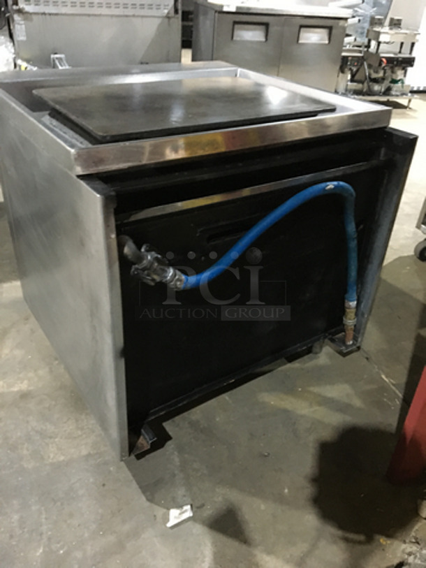 GREAT! Jade Range Commercial Natural Gas Powered Heavy Duty Plancha Flat Grill! With Full Size Oven Underneath! All Stainless Steel! On Legs!  - Image 4 of 9
