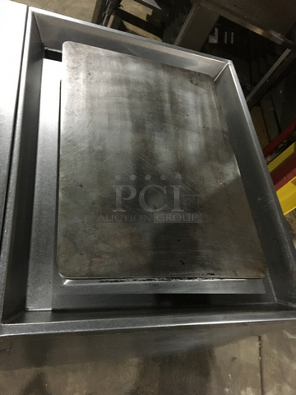 GREAT! Jade Range Commercial Natural Gas Powered Heavy Duty Plancha Flat Grill! With Full Size Oven Underneath! All Stainless Steel! On Legs!  - Image 5 of 9