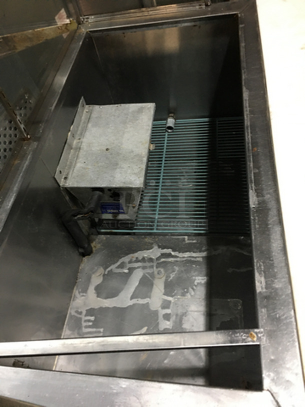 GZG Commercial Refrigerated Sandwich Prep Table! With Sneeze Guard! With Commercial Cutting Board! With 2 Door Underneath Storage Space! All Stainless Steel! Model SC48BM! 115V! On Legs! - Image 5 of 10
