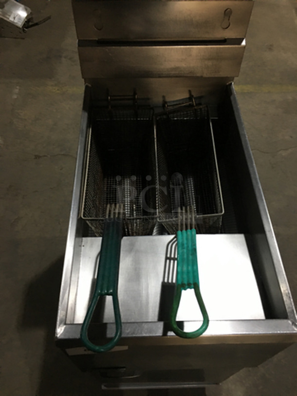 Pitco Commercial Natural Gas Powered Deep Fat Fryer! With Backsplash! With 2 Metal Frying Baskets! Model 35C+SM Serial G09LB037953! On Legs! - Image 5 of 10