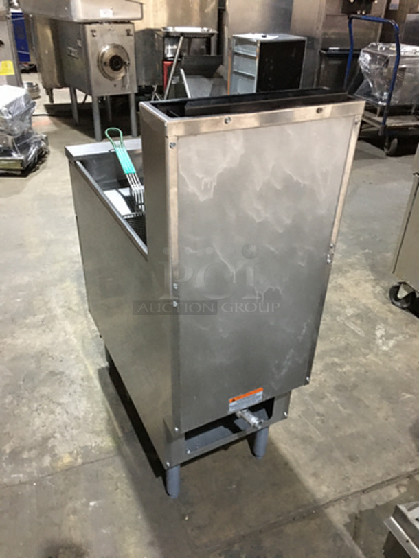 Pitco Commercial Natural Gas Powered Deep Fat Fryer! With 2 Metal Baskets! With Backsplash! All Stainless Steel! On Legs! Model SG14 Serial G03E3015266! - Image 3 of 9