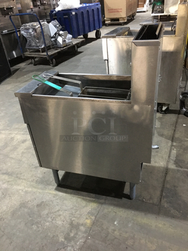 Pitco Commercial Natural Gas Powered Deep Fat Fryer! With 2 Metal Baskets! With Backsplash! All Stainless Steel! On Legs! Model SG14 Serial G03E3015266! - Image 4 of 9