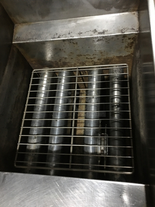 Pitco Commercial Natural Gas Powered Deep Fat Fryer! With 2 Metal Baskets! With Backsplash! All Stainless Steel! On Legs! Model SG14 Serial G03E3015266! - Image 6 of 9