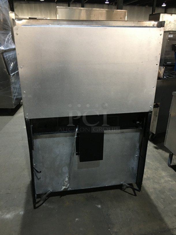 Garland All Stainless Steel Natural Gas Powered 6 Burner Stove! With Full Size Oven Underneath! With Backsplash! On Legs! - Image 4 of 9