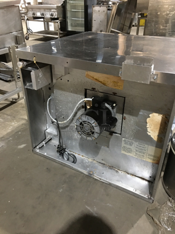 US Range Commercial Natural Gas Powered Single Deck Convection Oven! With View Through Doors! All Stainless Steel! Model SUMG100 Serial 1606100101480! With Legs! - Image 4 of 9