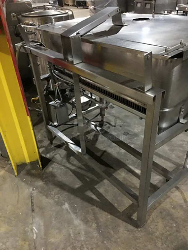 WOW! Groen Natural Gas Powered Floor Model 40 Gallon Tilted Braising Pan/Tilt Skillet! All Stainless Steel! On Legs! - Image 4 of 8