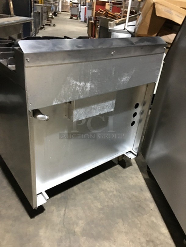 Nice! Jade Range Heavy Duty Commercial Natural Gas Powered WIDE BODY 4 Burner Range! With Full Size Oven Underneath! All S.S.! On Commercial Casters! - Image 3 of 11