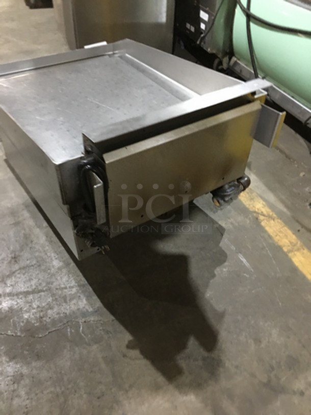 Accutemp Commercial Countertop Natural Gas Powered Flat Griddle! Accu-Steam Series! With Back & Side Splashes! All Stainless Steel! Model GGF1201A2400 Serial 11735! 120V 1Phase! On Legs! - Image 4 of 9