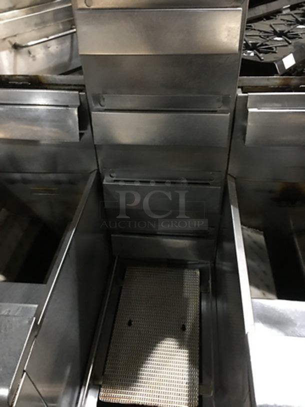 AMAZING! Frymaster Commercial Natural Gas Powered 3 Bay Deep Fat Fryer! With Fry Basket Hanging Station! With Backsplash! With Oil Filter System! All Stainless Steel! Model FMPH355CSC Serial 0803IJ0021! On Casters! Working When Removed!  - Image 7 of 12