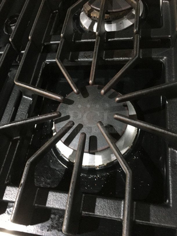 NICE! Viking Commercial Natural Gas Powered 4 Burner Stove! With Full Size Oven Underneath! All Stainless Steel! On Legs! - Image 6 of 9
