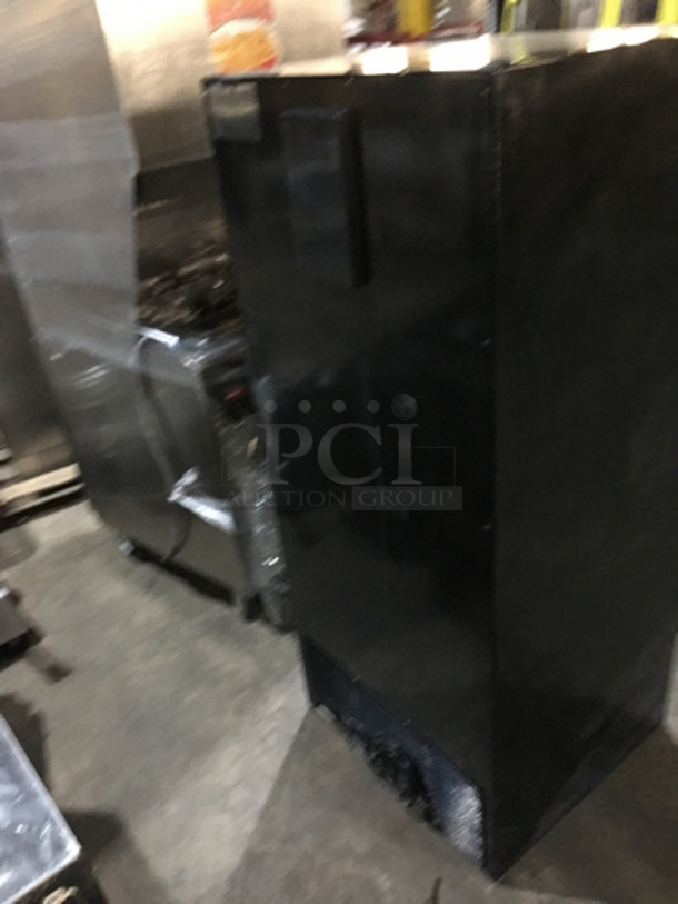 Franklin Industries Commercial 2 Door Reach In Wine Cooler Merchandiser! Model FWC100 Serial 11000362! 115V! - Image 4 of 8