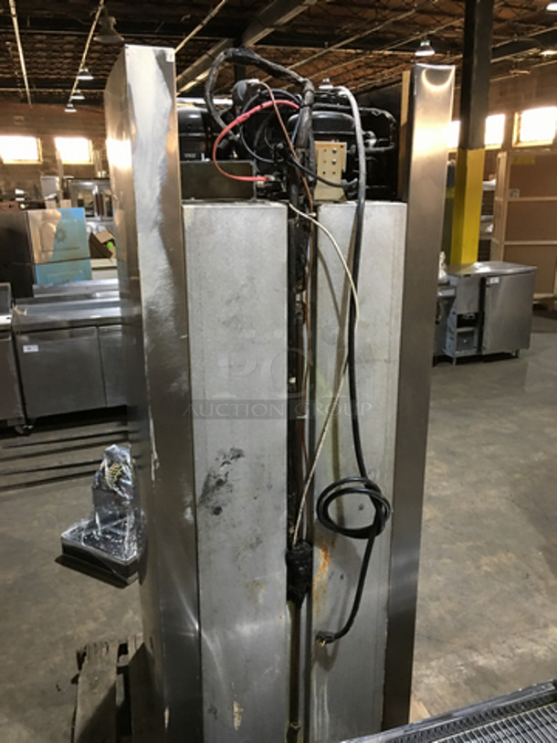 Traulsen Commercial Reach In Refrigerator! With 2 Half Doors! All Stainless Steel! Model RDT132WUT Serial 156310! 115V 1Phase! - Image 4 of 10