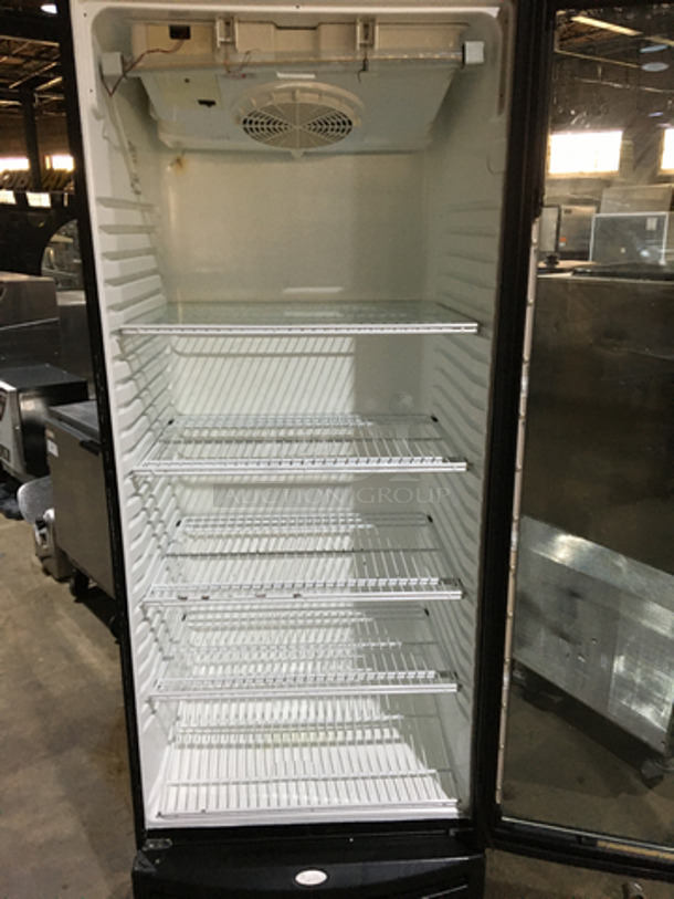Single Door Reach In Cooler Merchandiser! With Poly Coated Racks! Model VM08007289 Serial 534080603688!   - Image 5 of 8