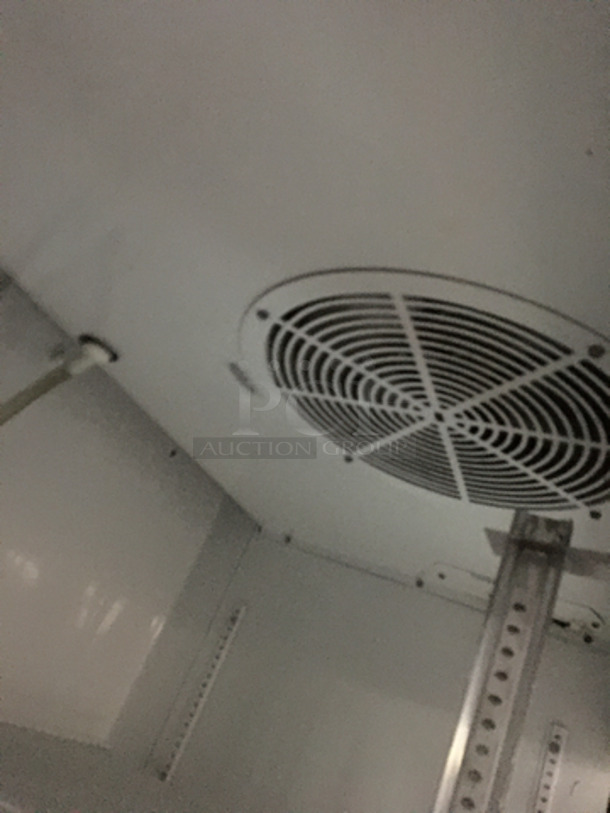 True Commercial 2 Door Reach In Cooler Merchandiser! With Poly Coated Racks! Model GDM35LD Serial 8044115! 115V 1Phase! - Image 7 of 9