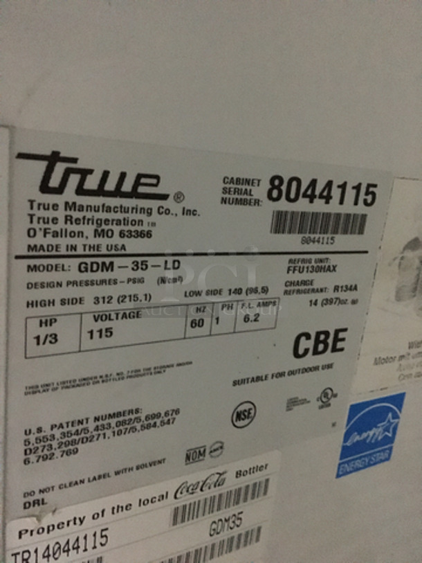 True Commercial 2 Door Reach In Cooler Merchandiser! With Poly Coated Racks! Model GDM35LD Serial 8044115! 115V 1Phase! - Image 8 of 9