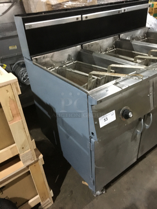 WOW! Frymaster Commercial Natural Gas Powered 3 Bay Deep Fat Fryer! With 6 Metal Frying Baskets! With Backsplash! All Stainless Steel! Model AC350SD Serial 77H1993FB! On Casters! - Image 2 of 9