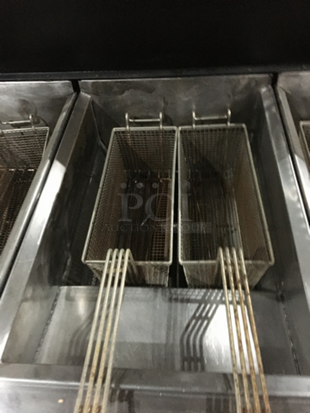WOW! Frymaster Commercial Natural Gas Powered 3 Bay Deep Fat Fryer! With 6 Metal Frying Baskets! With Backsplash! All Stainless Steel! Model AC350SD Serial 77H1993FB! On Casters! - Image 7 of 9