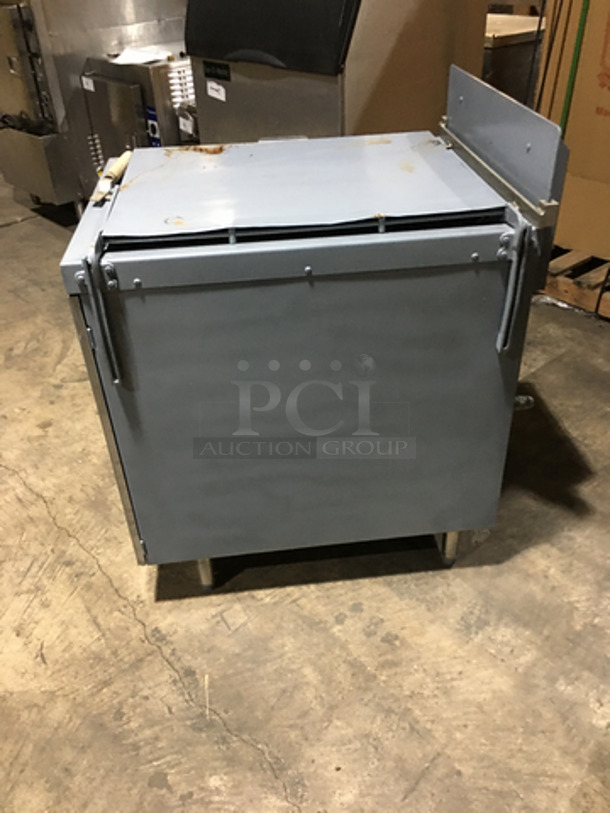 Anets Commercial Natural Gas Powered Donut Fryer! With Backsplash! All Stainless Steel! On Legs!  - Image 2 of 9