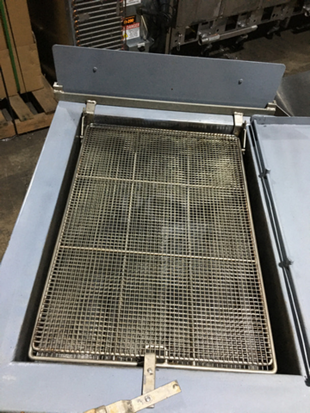 Anets Commercial Natural Gas Powered Donut Fryer! With Backsplash! All Stainless Steel! On Legs!  - Image 5 of 9