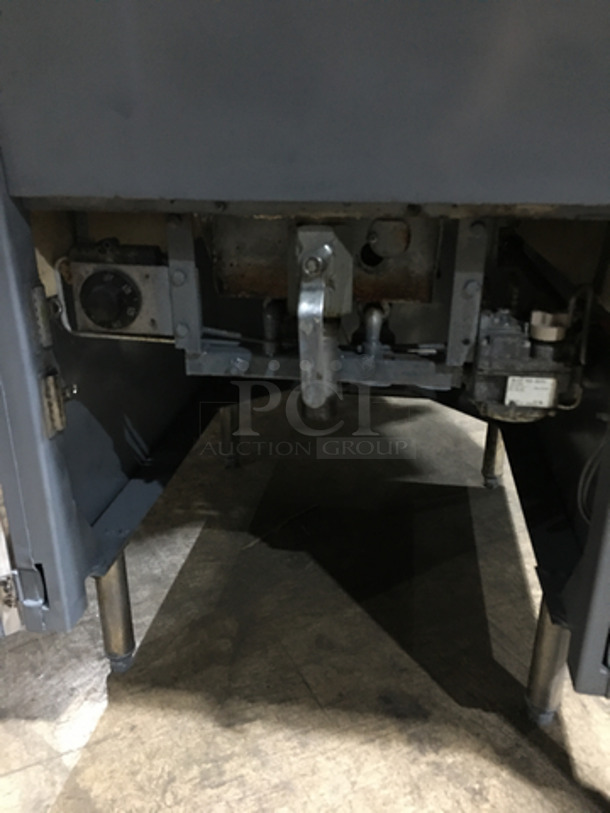 Anets Commercial Natural Gas Powered Donut Fryer! With Backsplash! All Stainless Steel! On Legs!  - Image 7 of 9