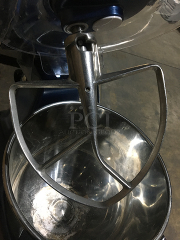 Waring Commercial Countertop 7 Quart Planetary Mixer! Luna Series! With Bowl, Hook, Whip, & Paddle Attachments! Model WSM7L Serial 19030071165! 110/120V!
 - Image 8 of 10