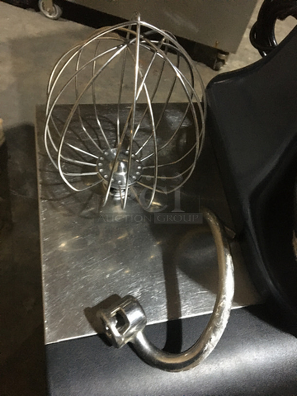 Waring Commercial Countertop 7 Quart Planetary Mixer! Luna Series! With Bowl, Hook, Whip, & Paddle Attachments! Model WSM7L Serial 19030071165! 110/120V!
 - Image 9 of 10