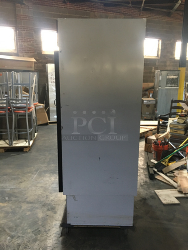 Hussmann Commercial 3 Door Reach In Refrigerator Merchandiser! With Poly Coated Racks! Model RR0721G41 Serial 95B32210! 115V 1Phase! - Image 3 of 9