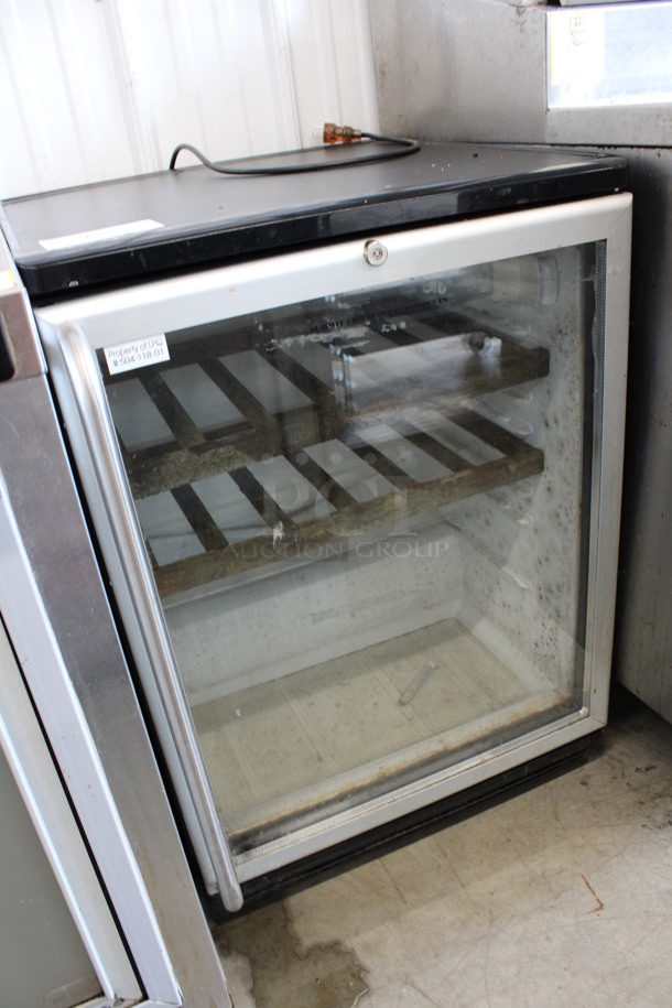 Metal Mini Cooler Wine Chiller Merchandiser. 115 Volts, 1 Phase. 24x24x34. Tested and Working! - Image 2 of 5