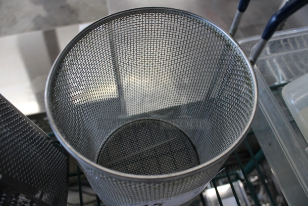 Metal Basket. 10x5.5x11.5 - Image 2 of 3