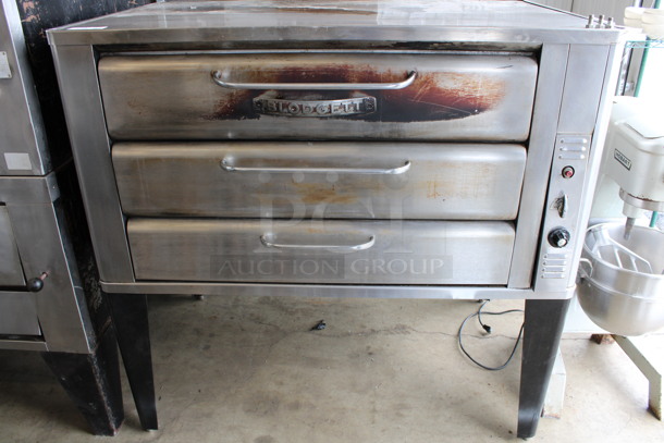 FANTASTIC! Blodgett Model 981 Stainless Steel Commercial Natural Gas Powered Double Deck Pizza Oven on Metal Legs. 50,000 BTU. 60x39x63