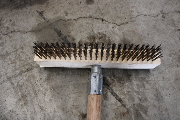 Coarse Cleaning Brush w/ Wooden Handle. 10x5x43 - Image 2 of 3