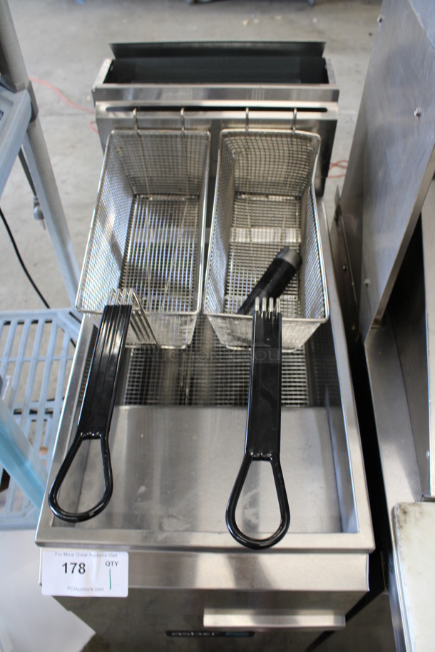 SWEET! 2021 Asber Model AEF Stainless Steel Commercial Floor Style Natural Gas Powered Deep Fat Fryer w/ 2 Metal Fry Baskets on Commercial Casters. 105,000 BTU. 15.5x31x48 - Image 3 of 6