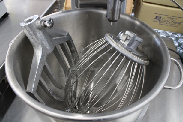 WOW! Hobart Legacy Model HL200 Metal Commercial 20 Quart Planetary Mixer w/ Stainless Steel Mixing Bowl, Bowl Guard, Whisk and Paddle Attachments. 100-120 Volts, 1 Phase. 16x25x29. Tested and Working! - Image 7 of 10