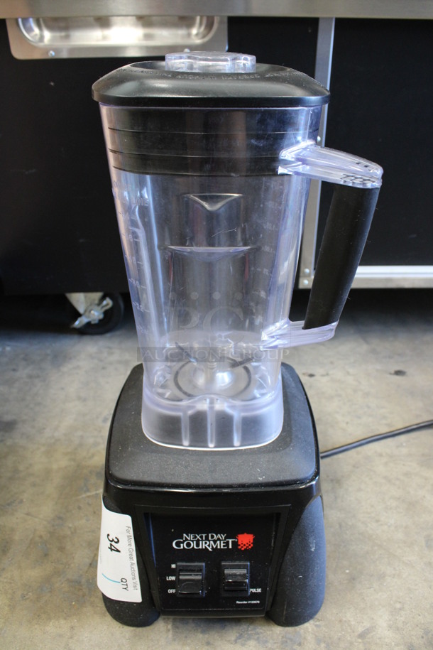 Waring Model MX1000XT Metal Commercial Countertop Blender w/ Poly Pitcher and Blade. 120 Volts, 1 Phase. 9x9x20. Tested and Working!