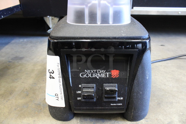 Waring Model MX1000XT Metal Commercial Countertop Blender w/ Poly Pitcher and Blade. 120 Volts, 1 Phase. 9x9x20. Tested and Working! - Image 2 of 7
