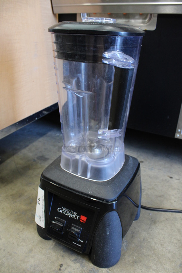 Waring Model MX1000XT Metal Commercial Countertop Blender w/ Poly Pitcher and Blade. 120 Volts, 1 Phase. 9x9x20. Tested and Working! - Image 3 of 7