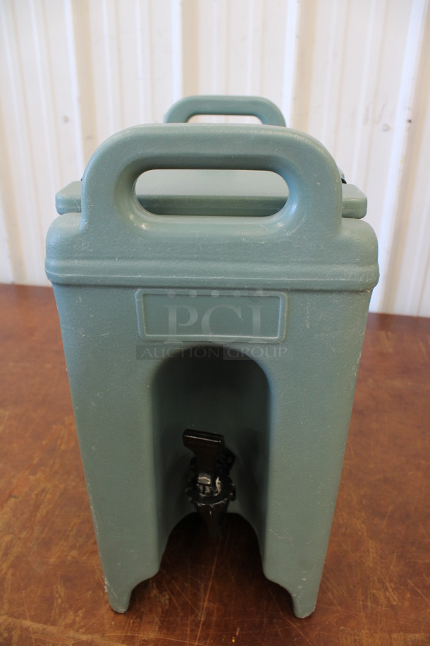 Cambro Model 250LCD Green Poly Insulated Beverage Holder Dispenser. 9x17x18