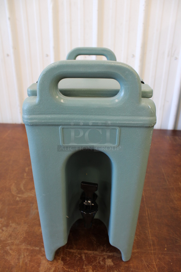 Cambro Model 250LCD Green Poly Insulated Beverage Holder Dispenser. 9x17x18