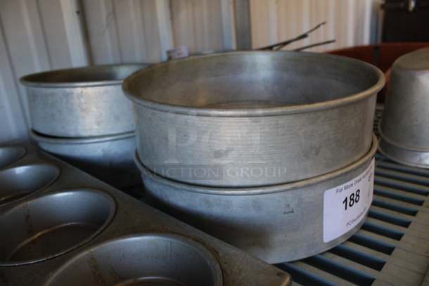 4 Metal Round Baking Pans. 10.5x10.5x3. 4 Times Your Bid! - Image 2 of 3