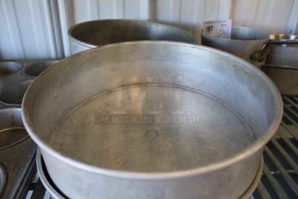 4 Metal Round Baking Pans. 10.5x10.5x3. 4 Times Your Bid! - Image 3 of 3