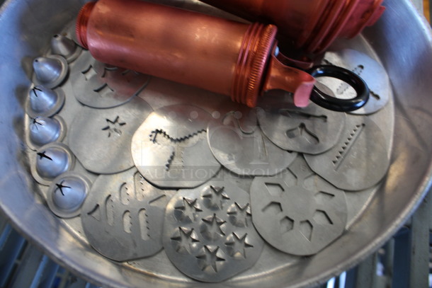 ALL ONE MONEY! Lot of Pastry / Icing Design Units and Pieces in Metal Baking Pan! Includes 3x3x7.5 - Image 4 of 4