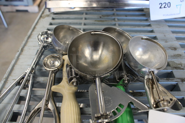 6 Various Metal Scoopers. Includes 9". 6 Times Your Bid! - Image 2 of 3