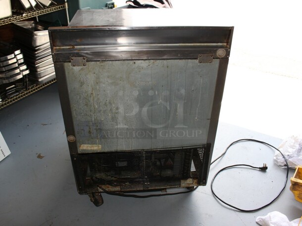 TurboAir 2 Drawer Make Table on commercial casters Model# TWR-28SD-D2, 115V 60Hz 6.6amp - Image 4 of 6