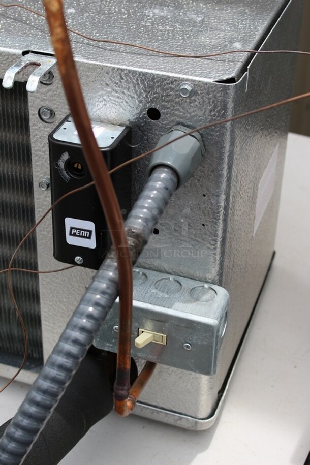 Climate control condenser w/end compressor w/DRO single phase almost new compressor  model FFAP-0152-CFV-072  208-230volts 60Hz - Image 4 of 12