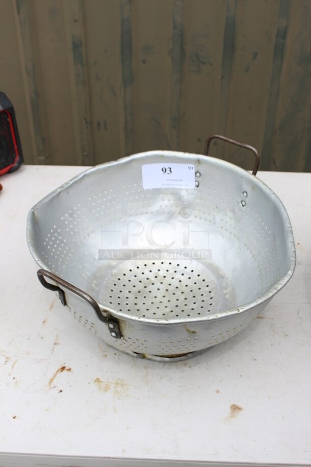  Aluminum colander 