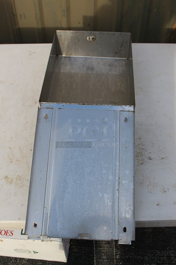Multifold towel holder w/key - Image 4 of 4