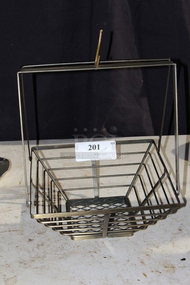 Wire basket w/hook