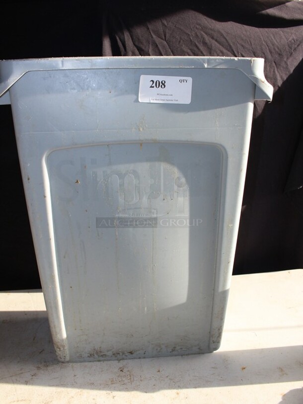 Rubbermaid Slim jim good shape  - Image 1 of 3