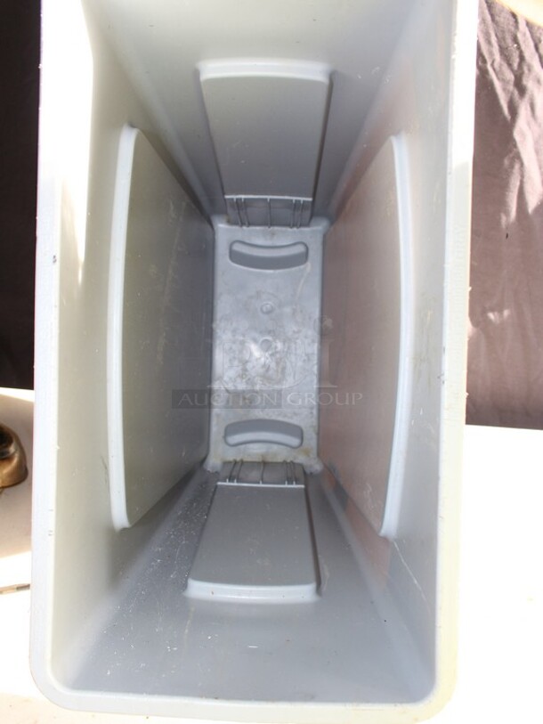 Rubbermaid Slim jim good shape  - Image 3 of 3