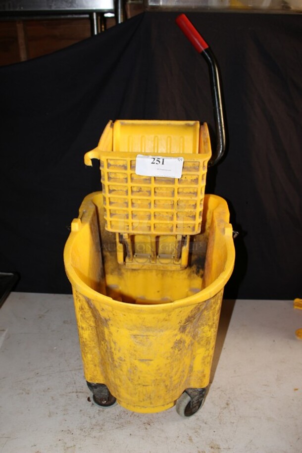 Rubbermaid Mop bucket w/wave brake - Image 1 of 2